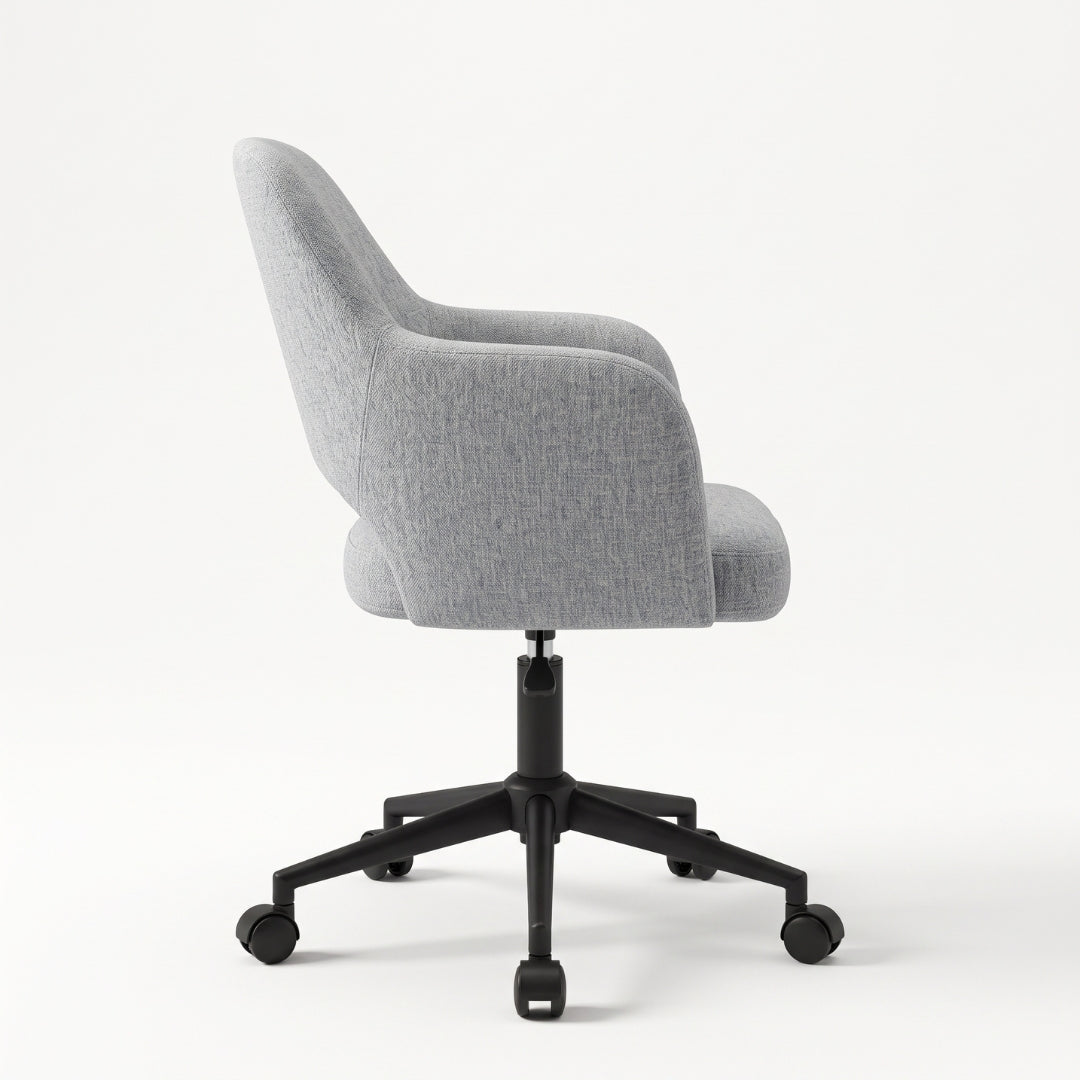 Silla giratoria gris con respaldo abierto – vista lateral