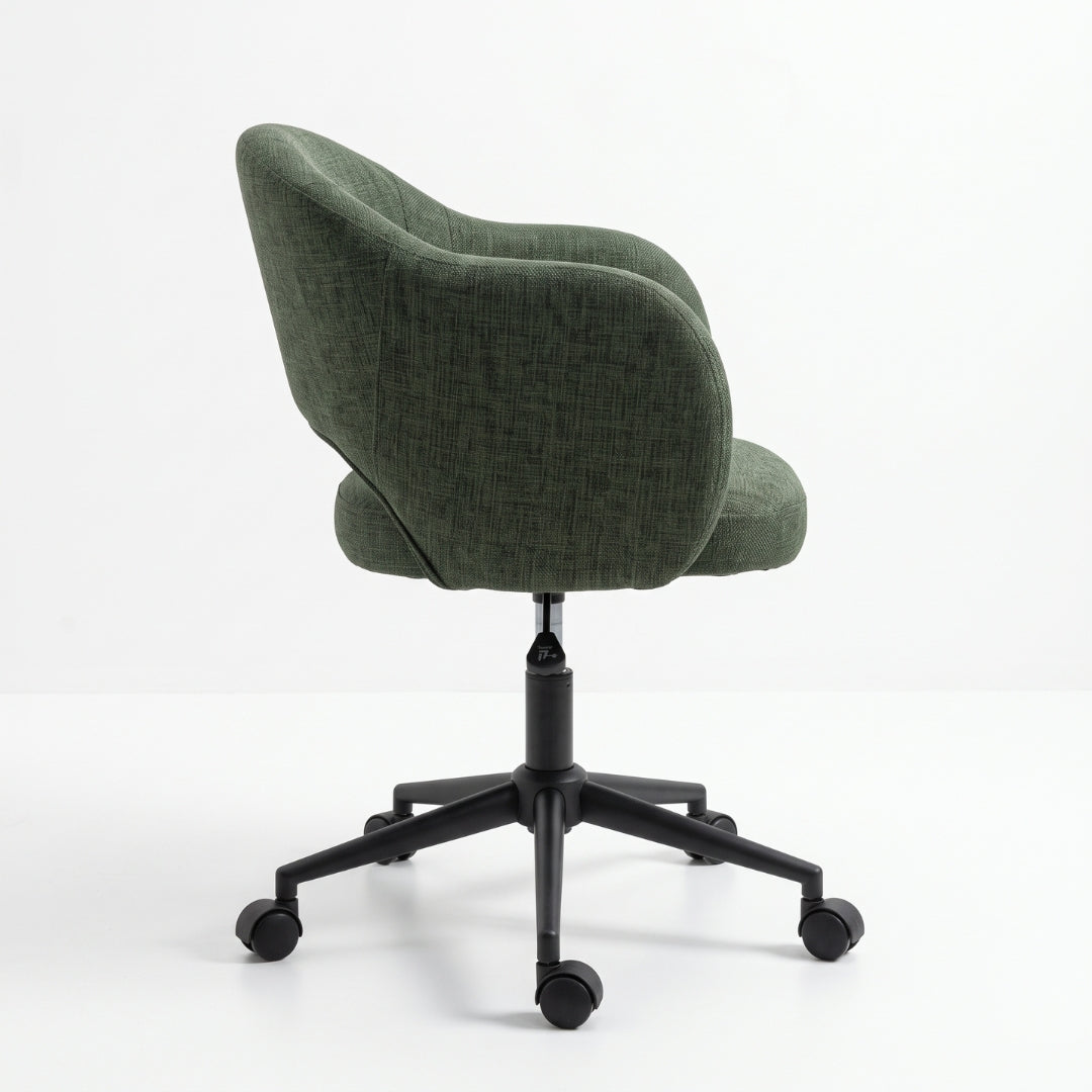 Silla giratoria verde con respaldo abierto – vista lateral